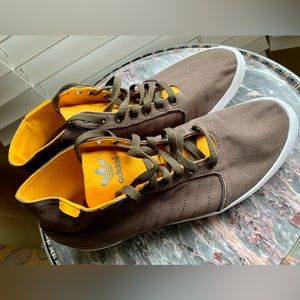 MENS ADIDAS SHOES 11.5